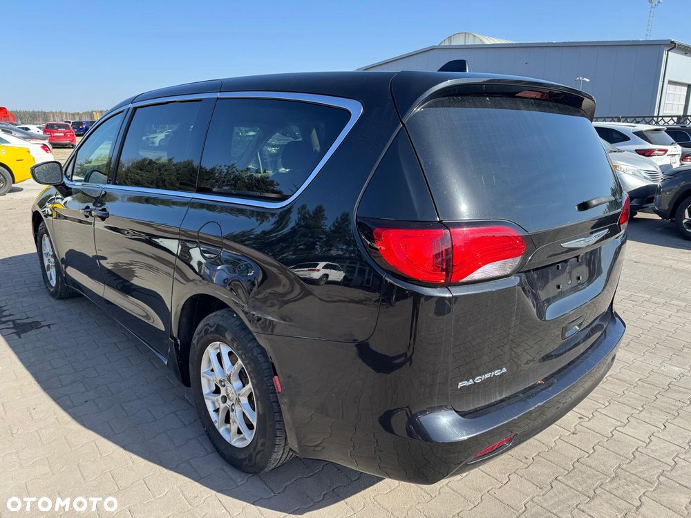 Chrysler Pacifica - 7
