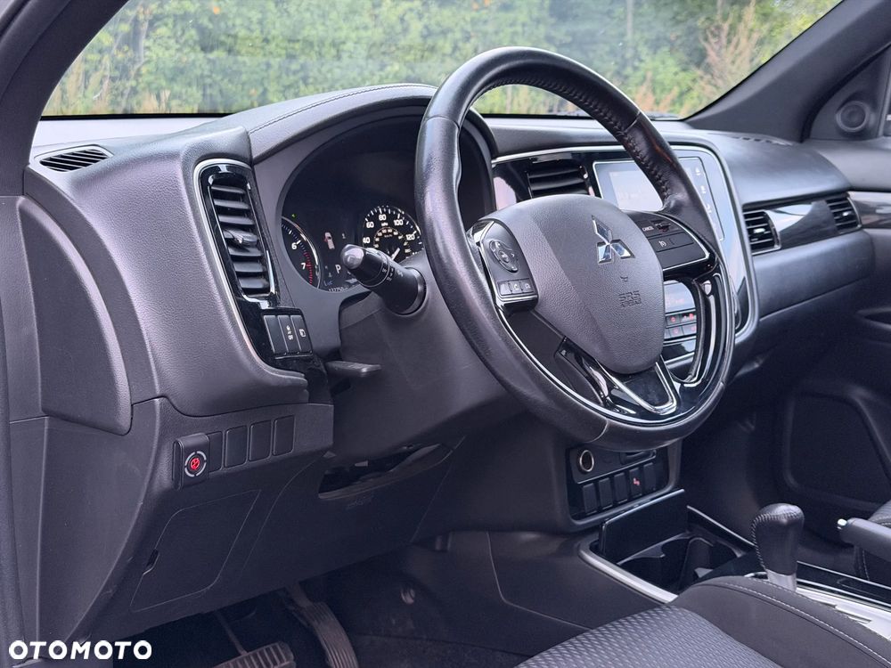 Mitsubishi Outlander - 8
