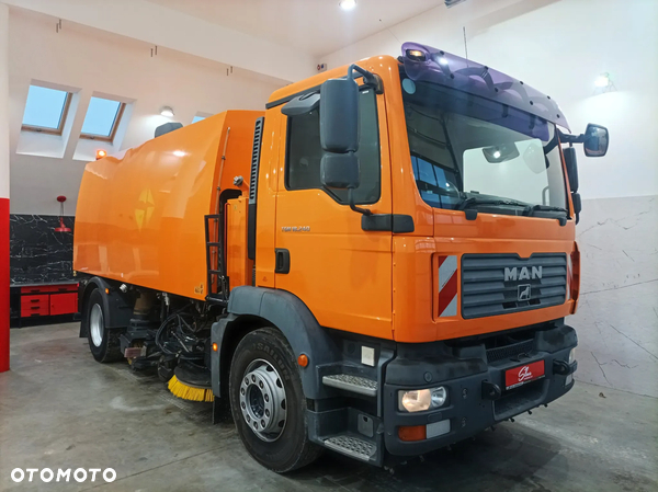 MAN TGM 18.240 Zamiatarka Johnston Beam Szczotki L/R Karcher