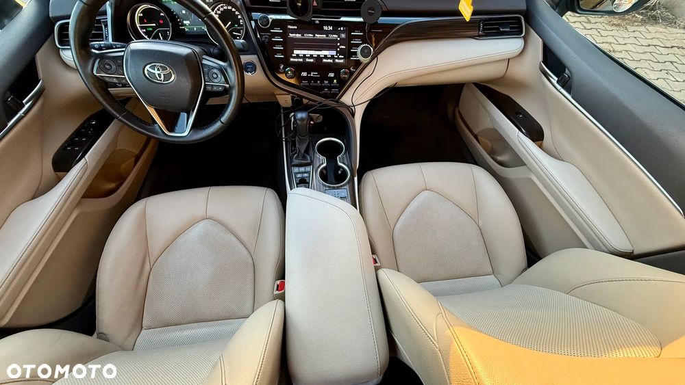 Toyota Camry 2.5 Hybrid Executive CVT - 4