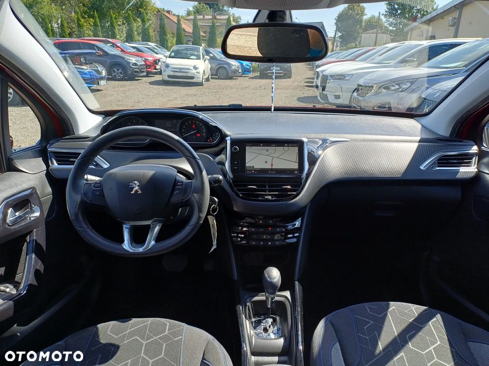 Peugeot 2008 1.2 Pure Tech GPF Signature S&S EAT6 - 16