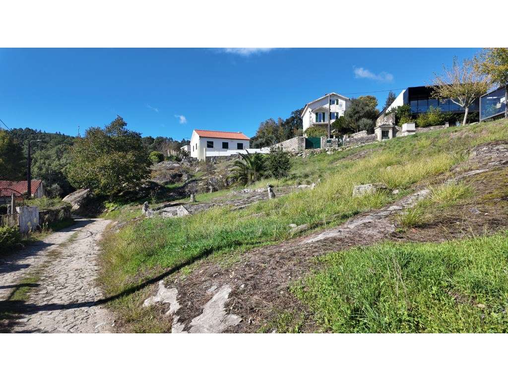 Vilar de Mouros - Terreno com 1430m2