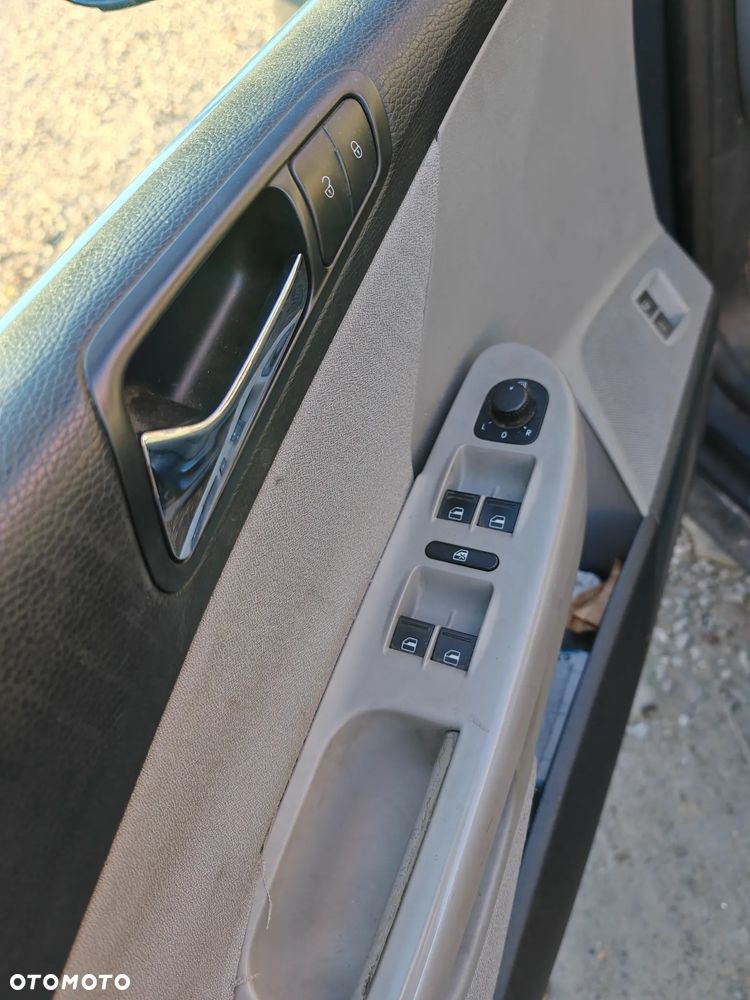 Volkswagen Passat - 11