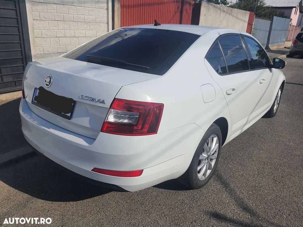 Skoda Octavia 1.6 TDI DSG Ambition - 2