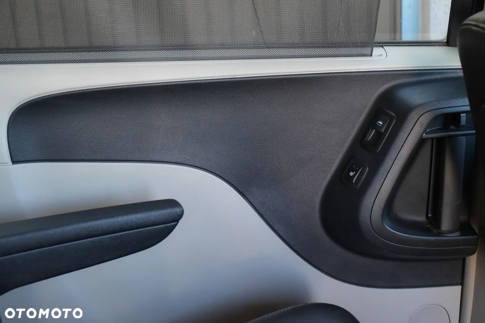 Lancia Voyager 2.8CRD Platinum - 33