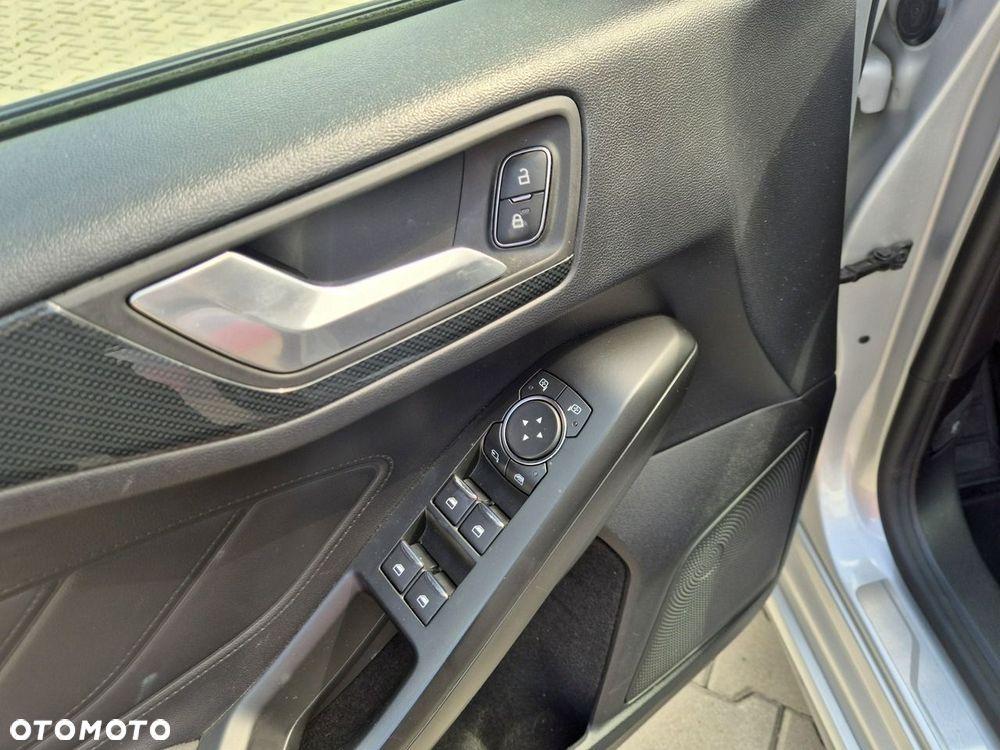Ford Focus 1.0 EcoBoost Hybrid ST-LINE - 36