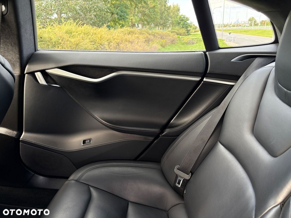 Tesla Model S - 24