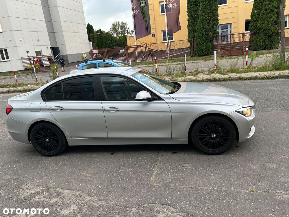 BMW Seria 3 320i - 4