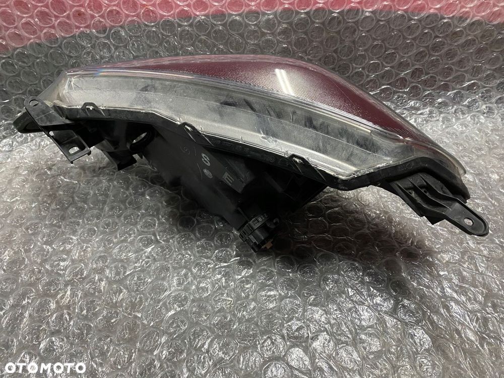 LAMPA PRAWA ZWYKŁA TOYOTA YARIS III KOITO 0D-79 - 6