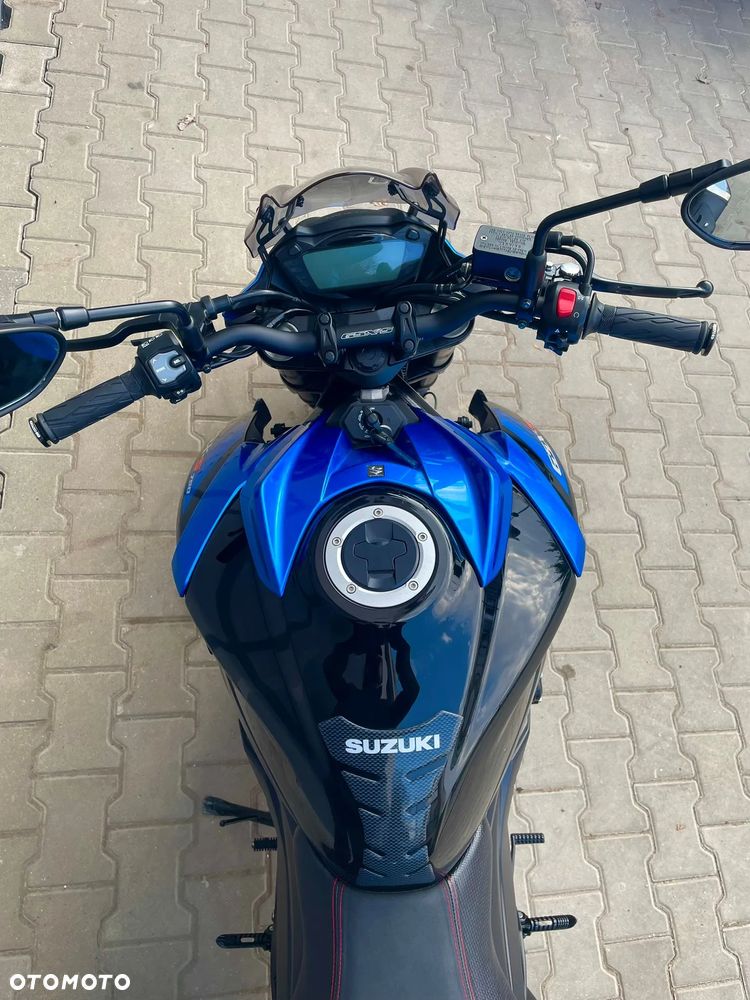 Suzuki GSX - 18
