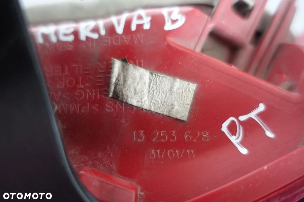 LAMPA PRAWY TYŁ MERIVA B 11r. - 7