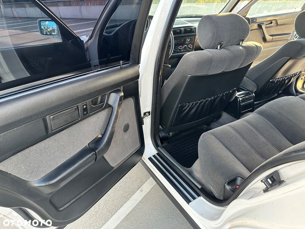 BMW Seria 5 520i - 26