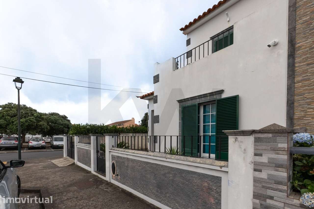 Moradia T3 com Garagem, Rabo de Peixe, Ribeira Grande - Grande imagem: 2/33