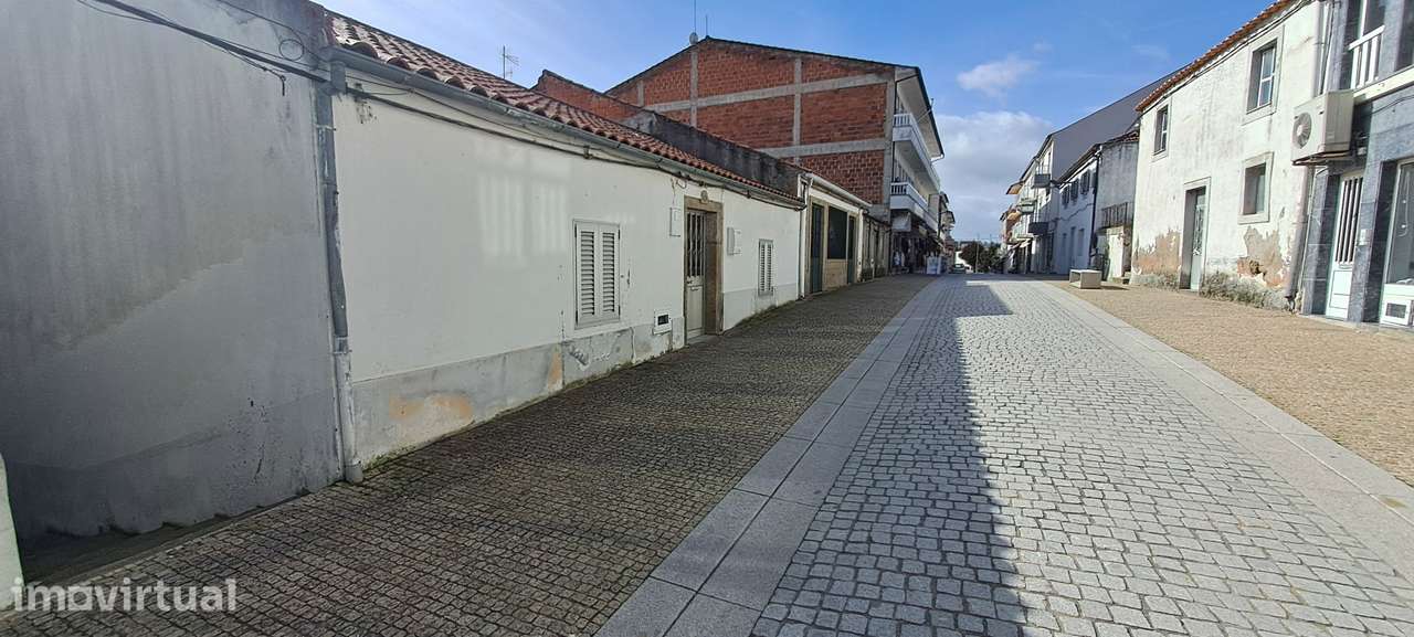 Moradia para restaurar T2 em Miranda do Douro - Grande imagem: 4/33