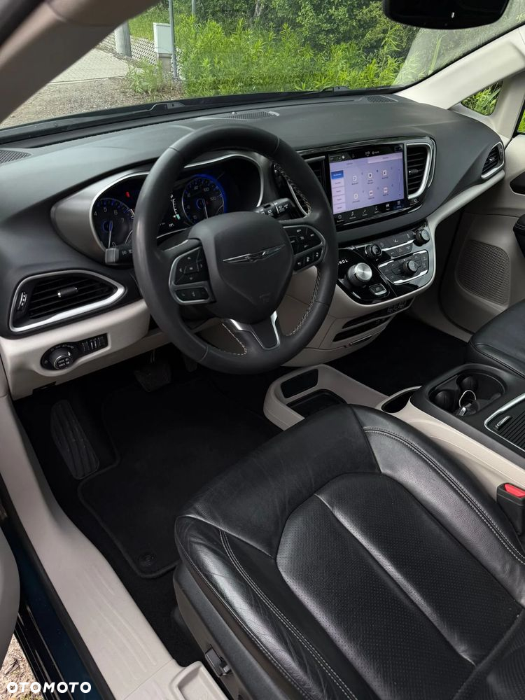 Chrysler Pacifica - 13