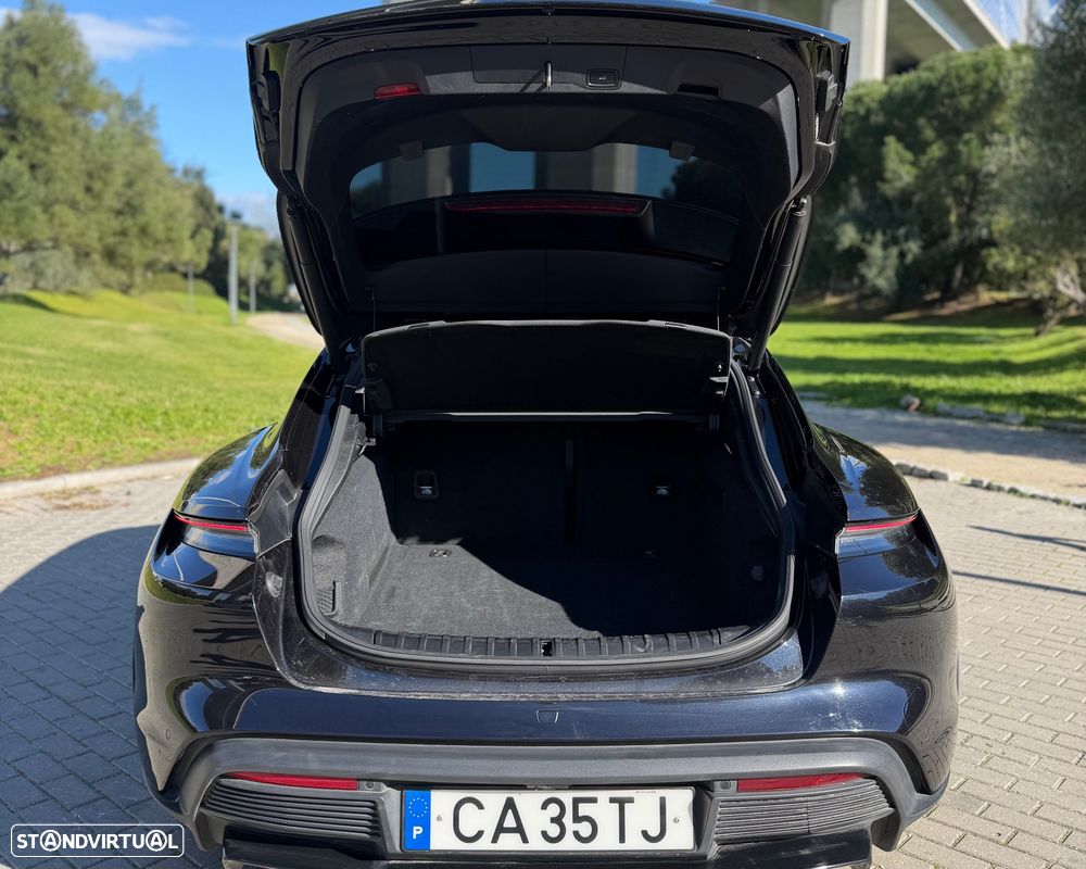 Porsche Taycan Cross Turismo 4 - 6