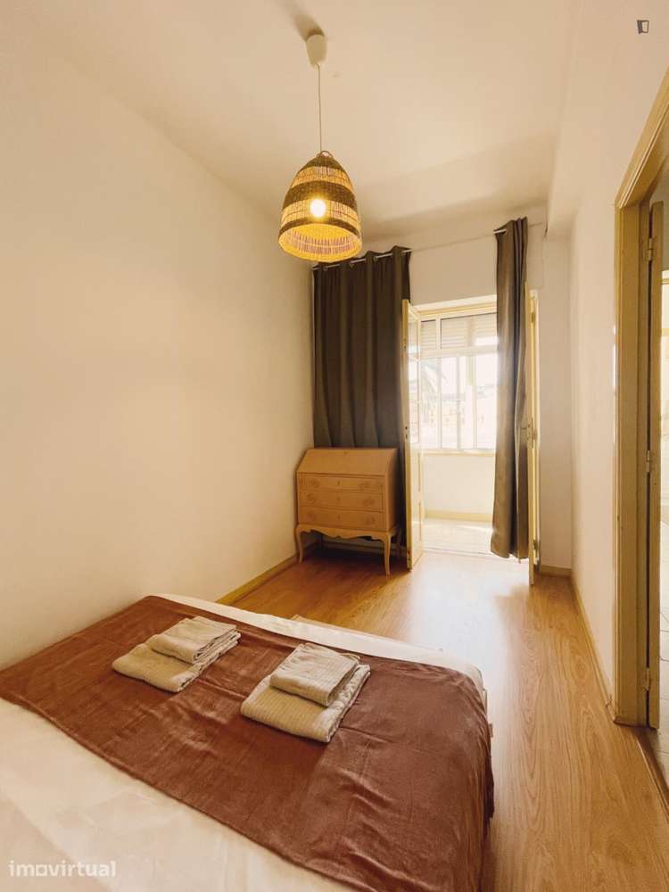 Quarto - localizado em Santo Ildefonso Porto - Grande imagem: 3/8