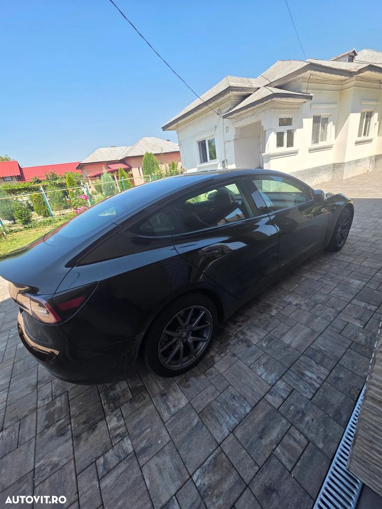 Tesla Model 3 - 4