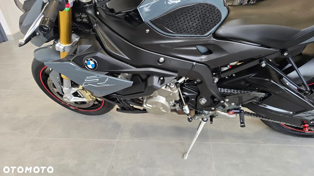 BMW S - 9