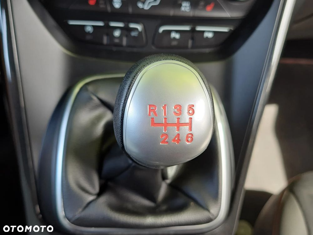 Ford Kuga 1.5 EcoBoost 2x4 ST-Line - 39