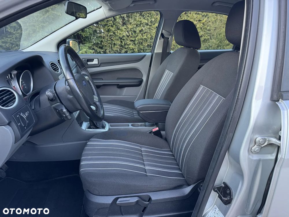 Ford Focus 1.6 16V Style+ - 6