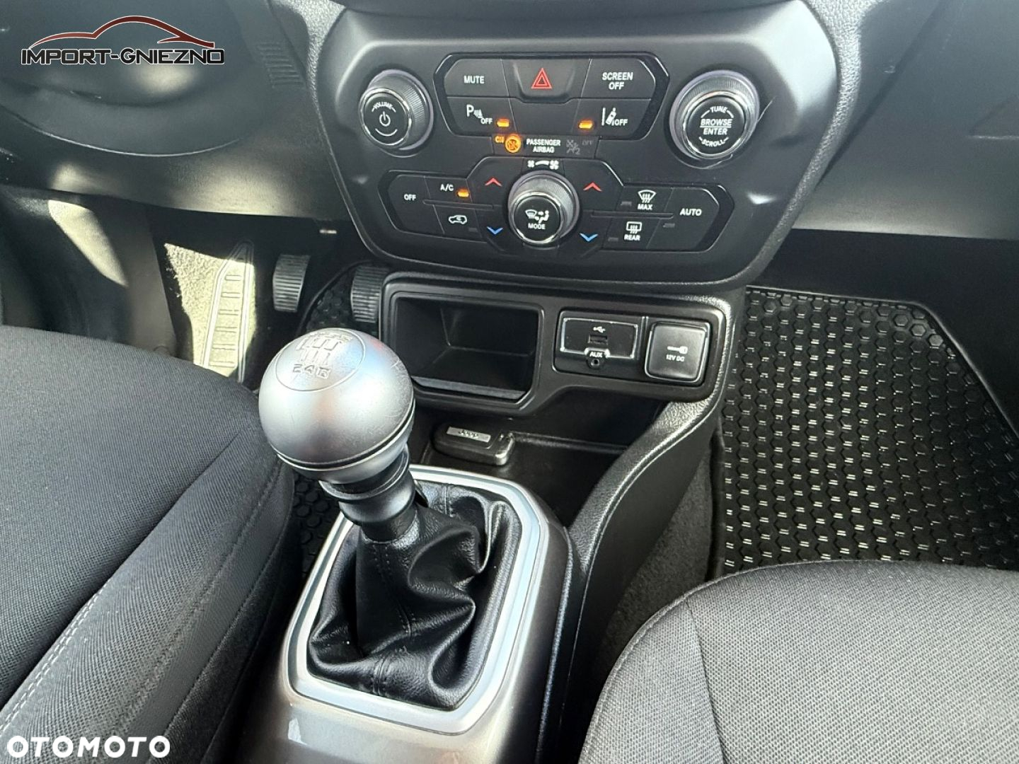 Jeep Renegade - 23