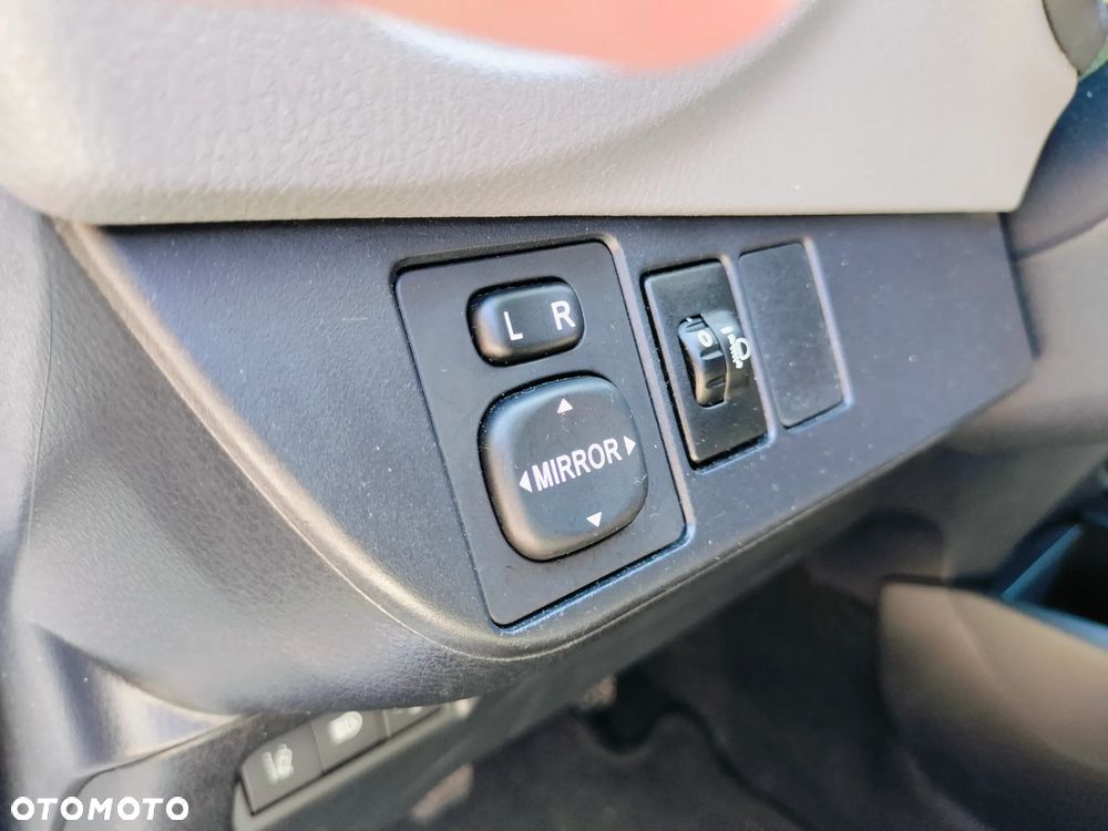 Toyota Yaris - 12