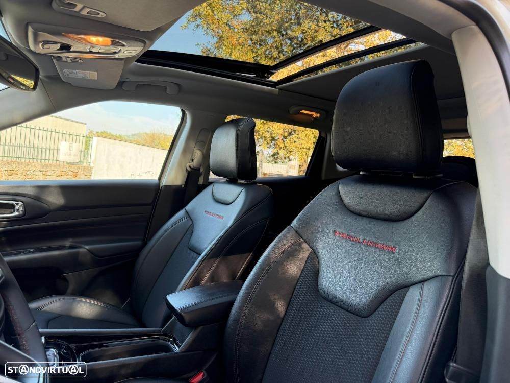 Jeep Compass 1.3 T-GDI 4xe PLUG-IN HYBRID Auto First Edition Urban - 9