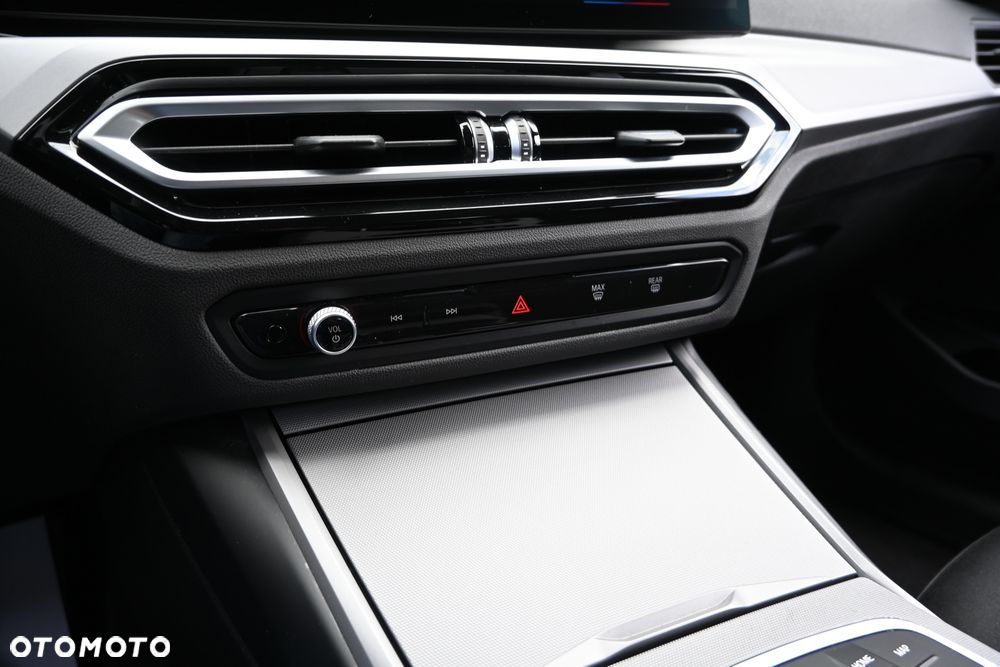 BMW Seria 3 320e Sport Line - 30