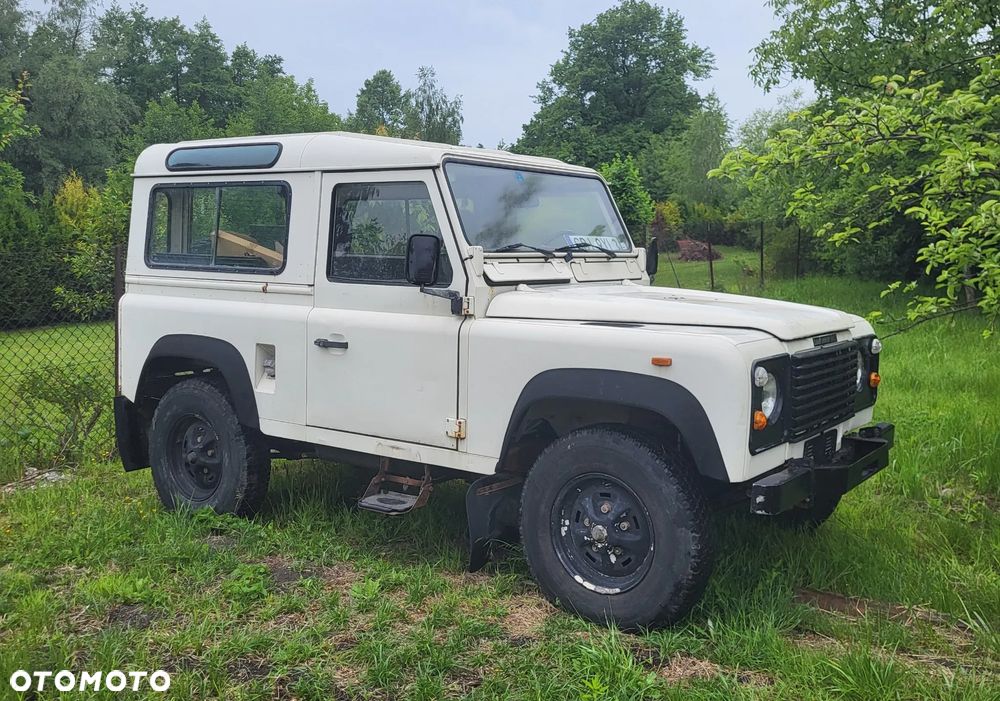 Land Rover Defender - 2