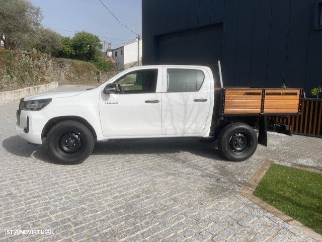 Toyota Hilux 2.4 D-4D 4WD CD CM - 4