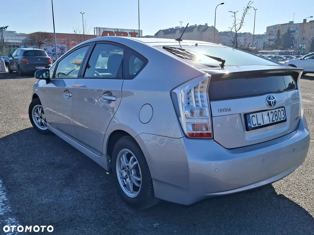 Toyota Prius - 4