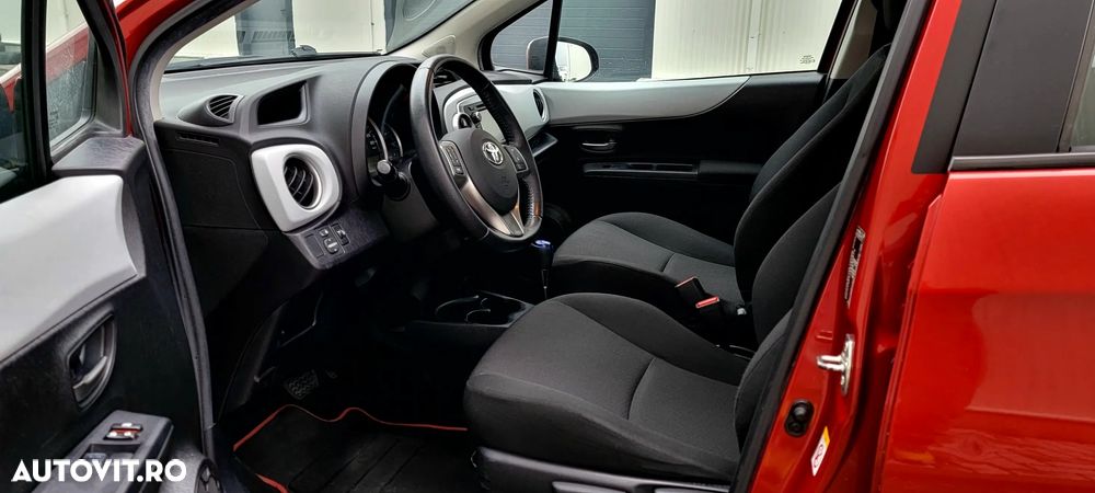 Toyota Yaris 1.5 VVT-i HSD Luna - 5