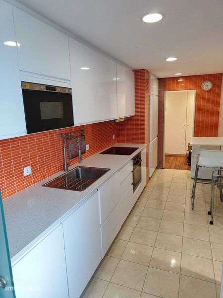 Arrenda-se apartamento T3 - Rua Manuel Bandeira - junto Av. Boavista - Grande imagem: 2/12