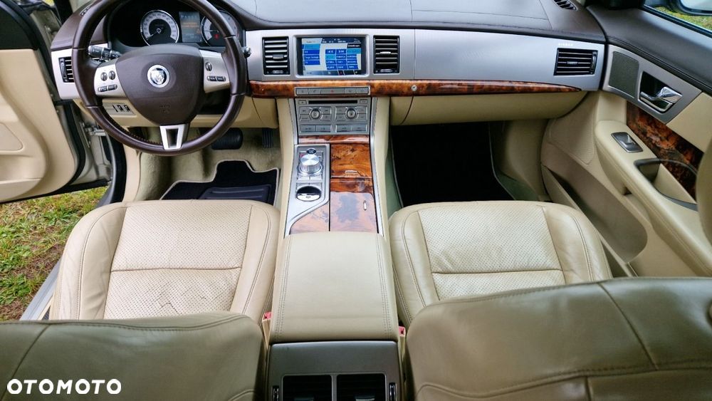 Jaguar XF 3.0 V6 Diesel Sportbrake - 14