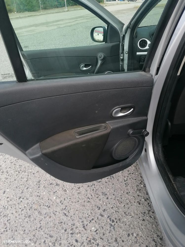 Renault Clio - 14