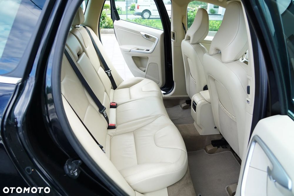 Volvo XC 60 D5 AWD - 28