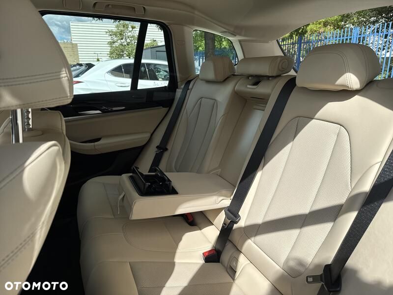 BMW X3 xDrive30e - 17