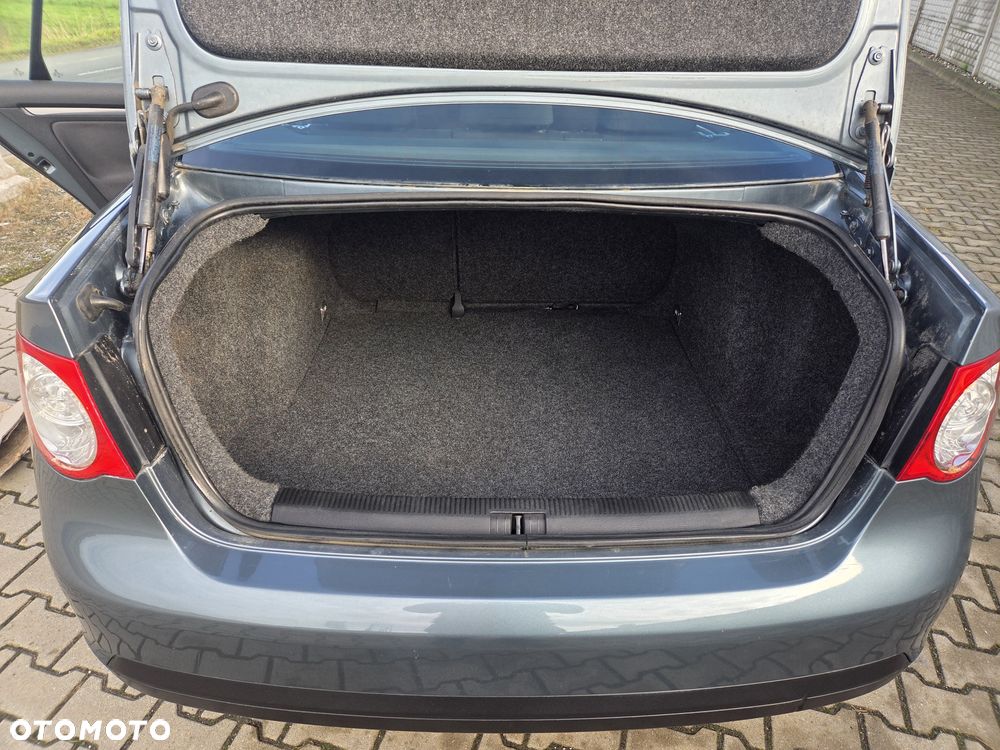 Volkswagen Jetta 1.6 Trendline - 21