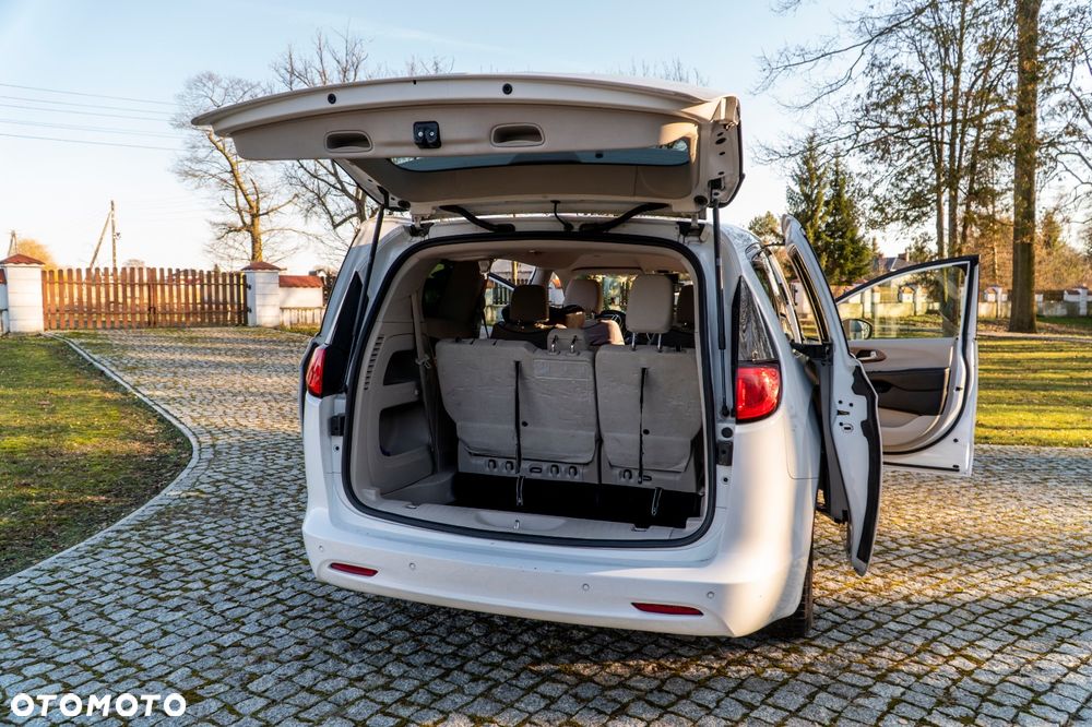 Chrysler Pacifica - 5