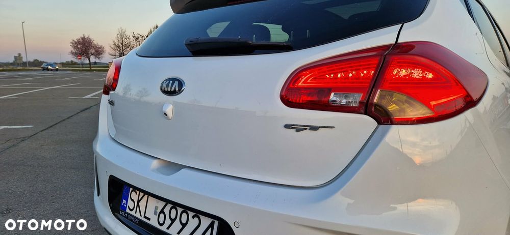 Kia Ceed - 10