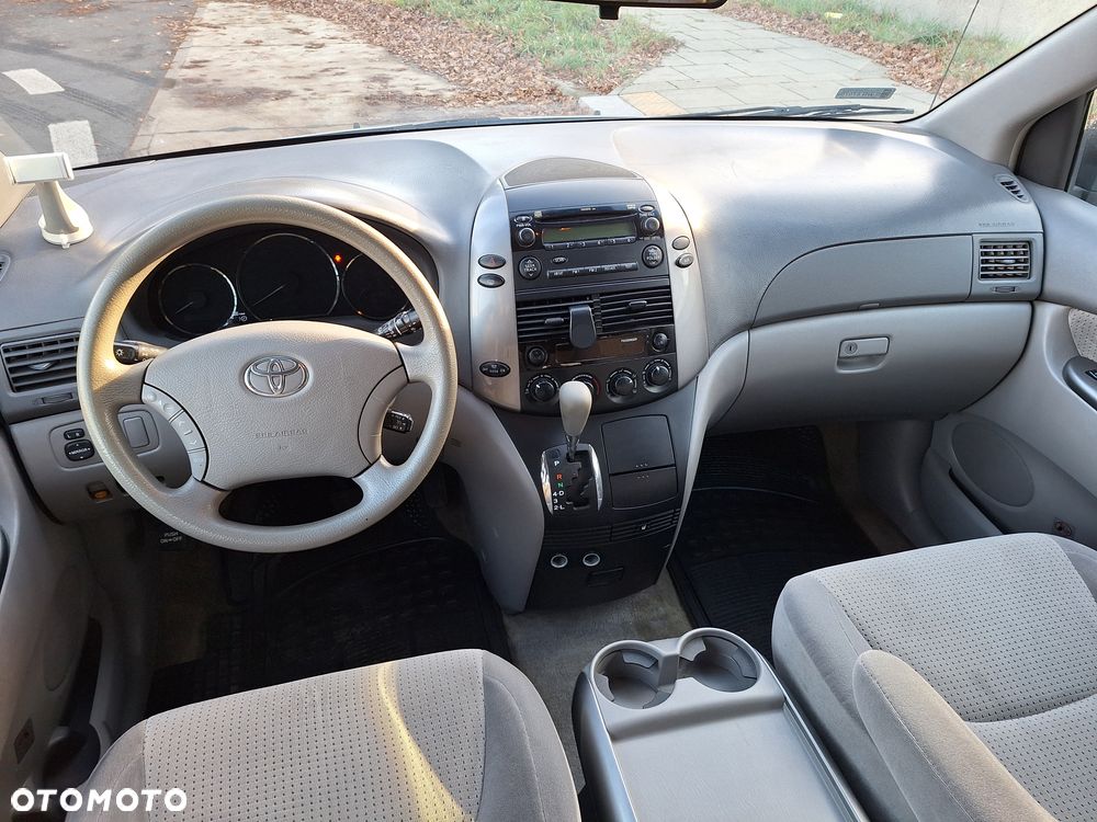 Toyota Sienna - 1