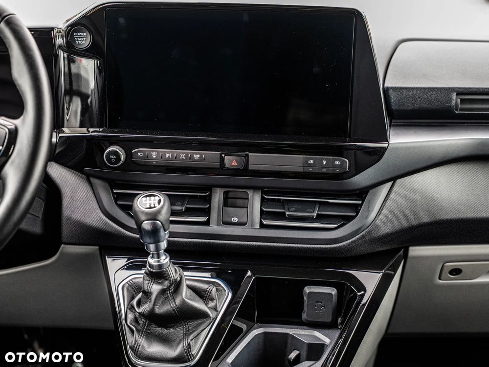 Ford Tourneo Custom - 33