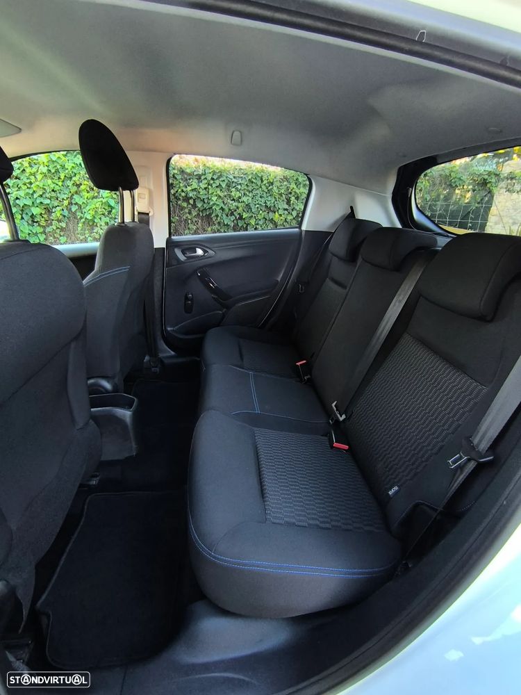 Peugeot 208 1.2 PureTech Style - 5