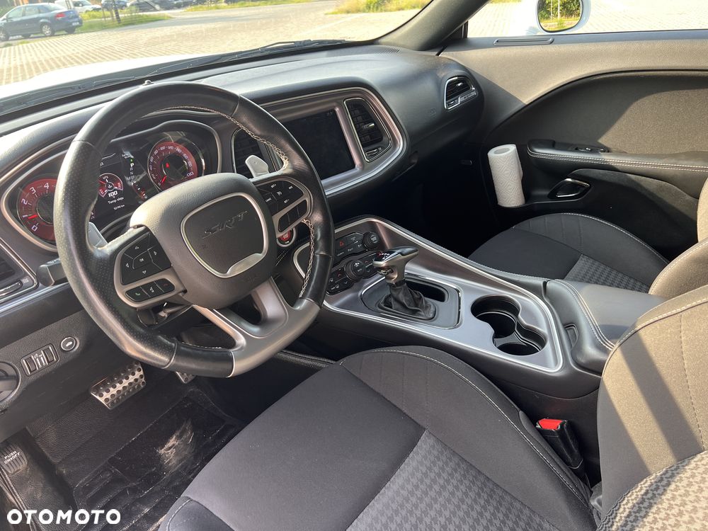 Dodge Challenger - 4