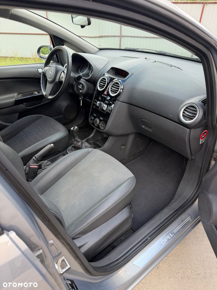 Opel Corsa 1.4 16V Edition - 9