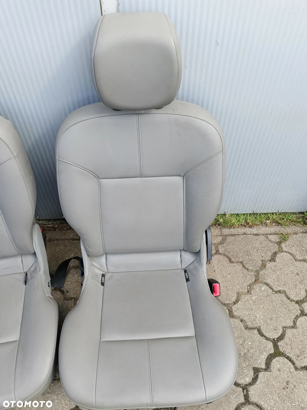 Twingo II fotel tylny tył skóra jasna wersja Initiale Renault - 3