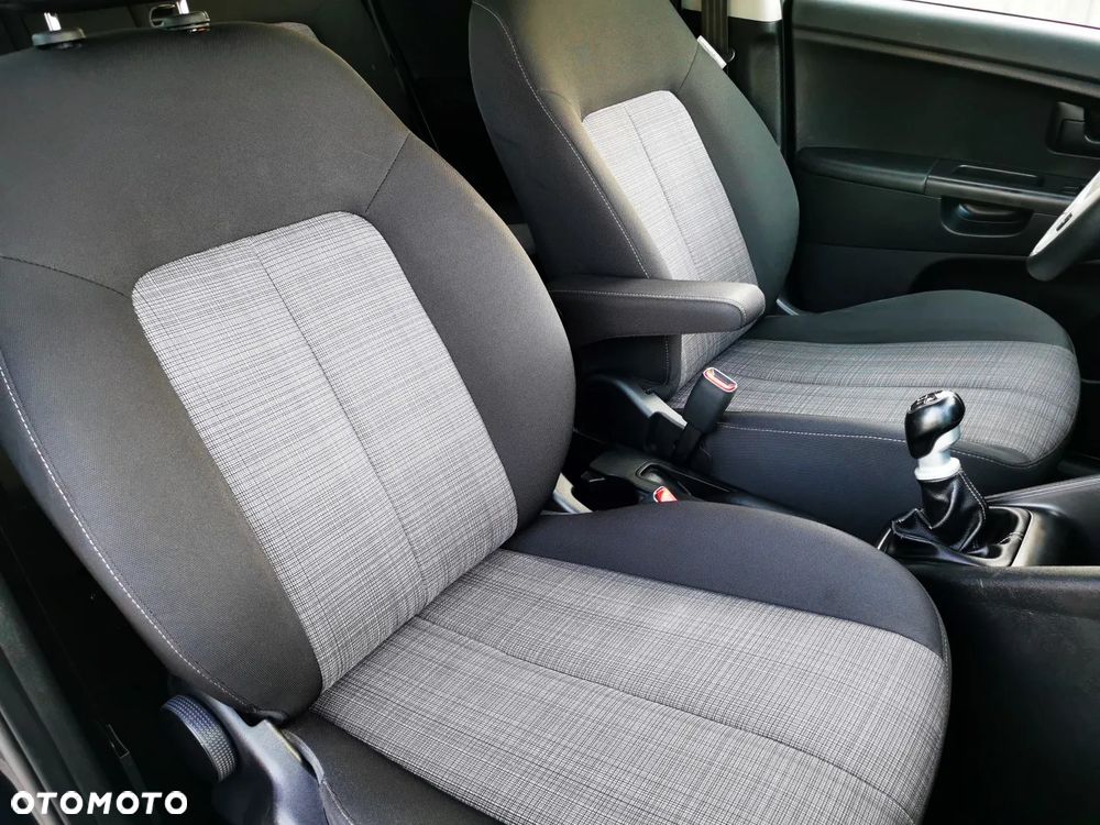 Kia Venga 1.4 CVVT Business Line - 11