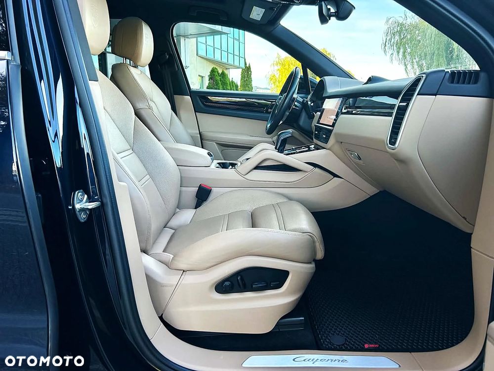 Porsche Cayenne - 25