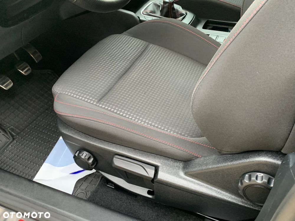 Ford Focus 1.5 EcoBlue Start-Stopp-System ST-LINE DESIGN - 17